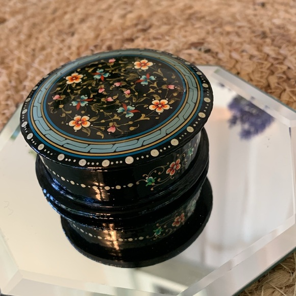 UzbekAlive, lacquer floral trinket box, EUC - Picture 6 of 10
